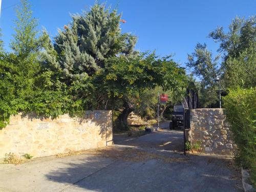  Farm House next to the beach, Unterkunft in Mavrovouni