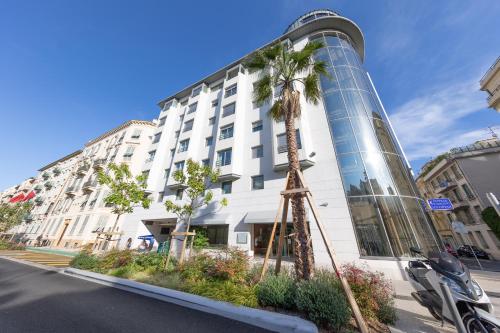 Goldstar Apartments & Suites - image 14