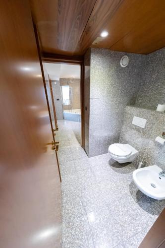 Goldstar Apartments & Suites - main image