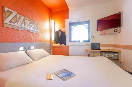 Ibis Budget Marseille Timone - image 2