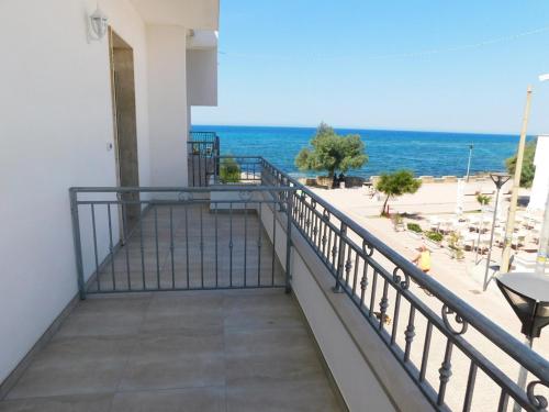 Bilocale con balcone sul mare 107