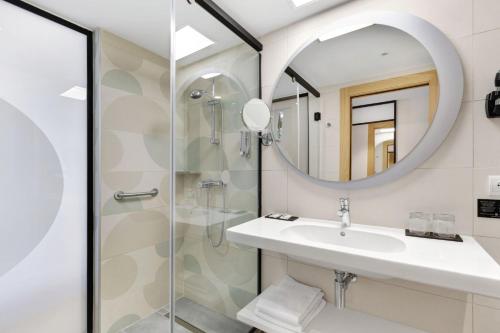 room detail thumbnail 2