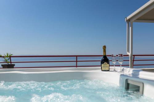 Seaside Penthouse with Hot Tub SKY LIVING, Split (photo 11)