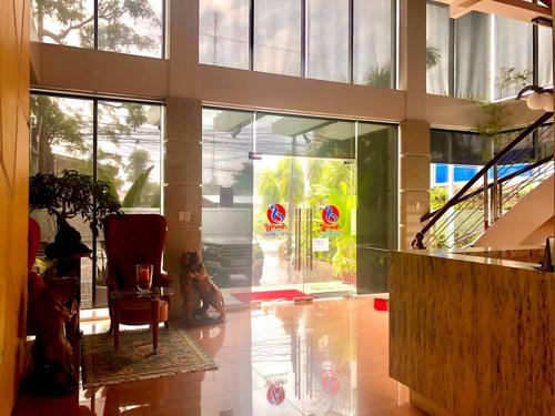 Seacliff Suites Hotel and Resort in Pinamalayan