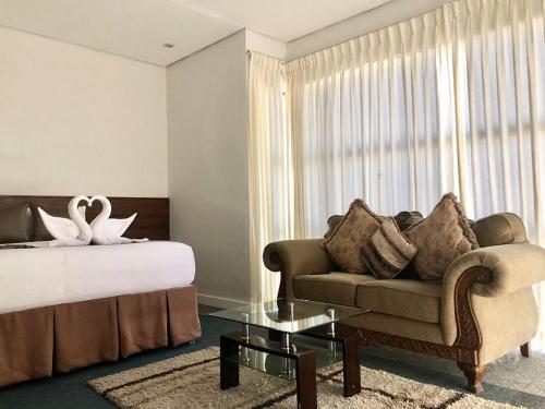 Seacliff Suites Hotel and Resort in Pinamalayan