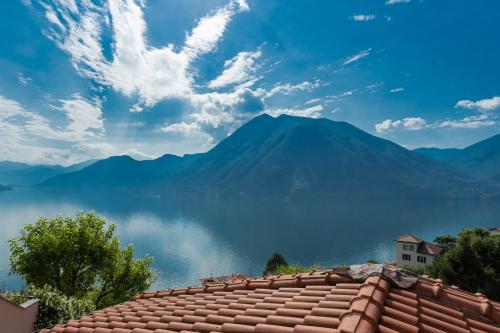 Villa Castello with jacuzzi & priceless view by RentAllComo - image 7
