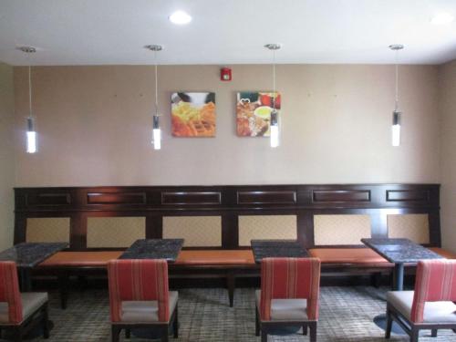 Best Western Emporia Inn - image 10