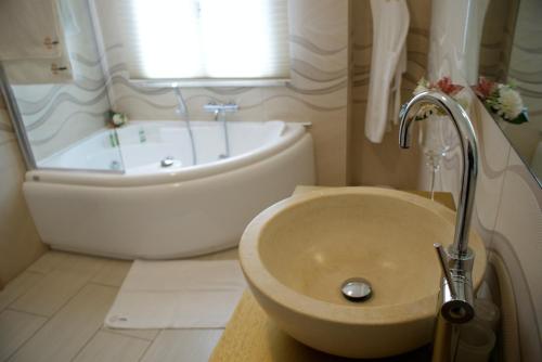 B&B Angela - image 6