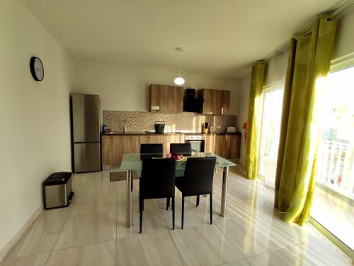Le Reve Apartments