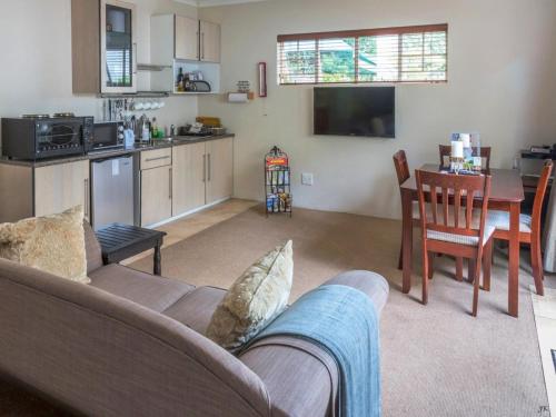 Superior Triple Room image 10