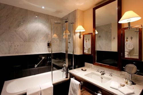 room detail thumbnail 2