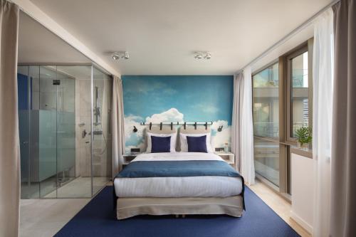 Double Room image 6