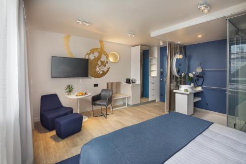 Double Room image 7