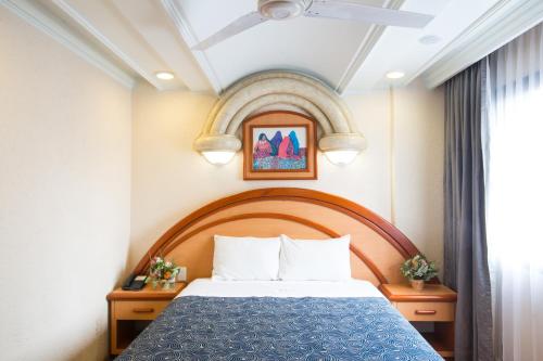 room detail thumbnail 1