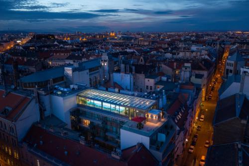 Cortile Budapest Hotel - image 3