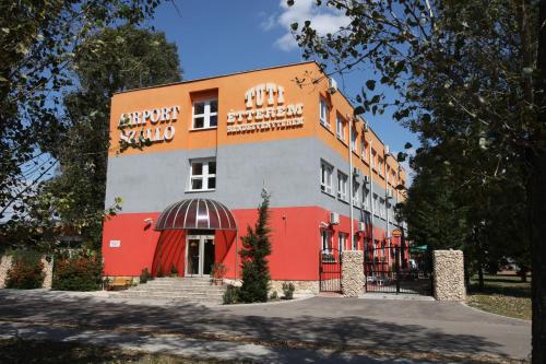  Airport Szálló, Tököl bei Ladánybene