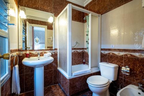 Hotel Gines - image 10