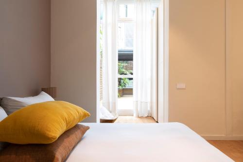 DestinationBCN Universitat Apartments