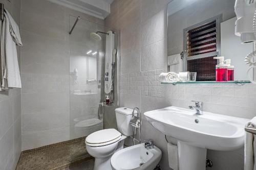 Hotel Gines - image 4