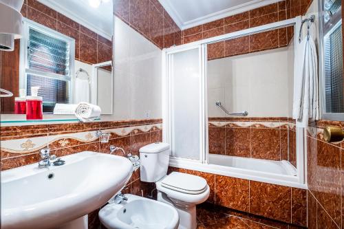 Hotel Gines - image 7