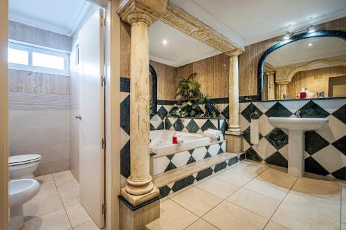 Hotel Gines - image 5