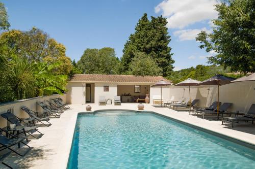 Hôtel l'Amandière - Hôtel - Saint-Rémy-de-Provence