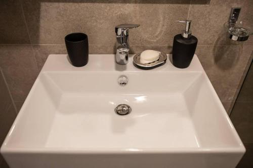 LINA - PG, Riverside Apartment