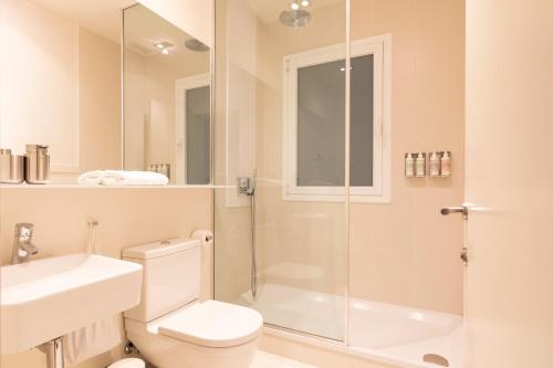 DestinationBCN Universitat Apartments