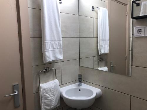 Hostal Radio Barcelona - image 5