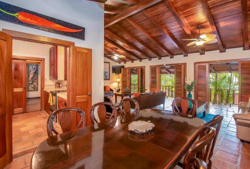 Hotel Villas Lirio Hotel Villas Lirio is perfectly located for both business and leisure guests in Quepos. Both business travelers and tourists can enjoy the hotels facilities and services. Service-minded staff will we