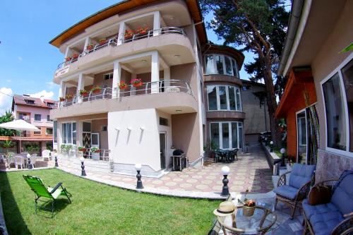 Приятелската къща, Velingrad