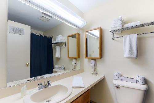 Seafarer Resort - image 3