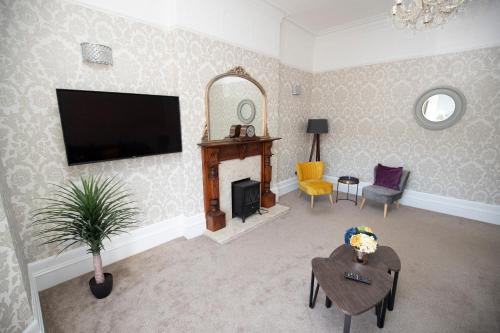 Lynwood House - image 3