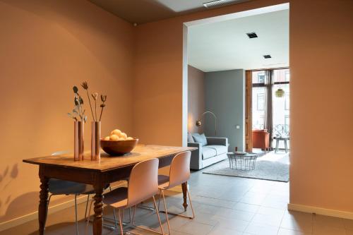 DestinationBCN Universitat Apartments