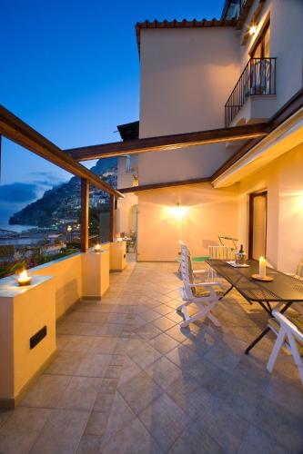 One-Bedroom Apartment with Sea View image 5