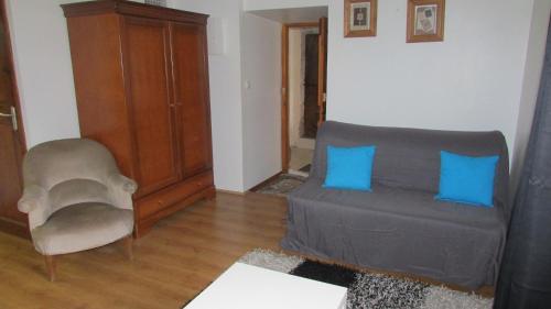 studio meublé dans maison de village (studio meuble dans maison de village) in Mende
