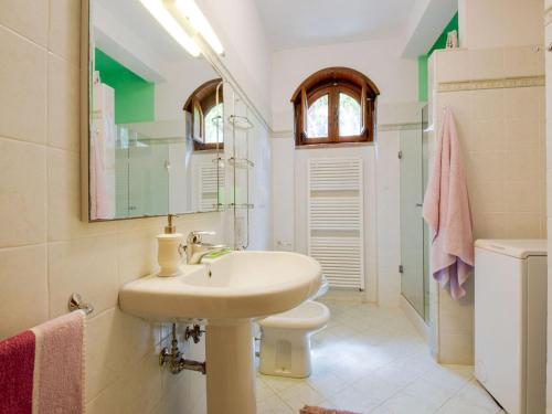 Splendid Holiday Home in Altopascio near beach
