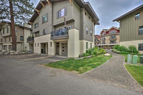 Modern Townhome with Fire Pit in Downtown McCall