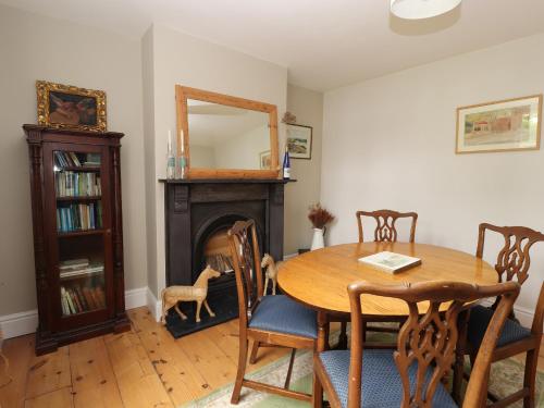 2 Ashby Place - image 3