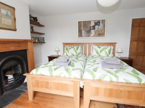 2 Ashby Place - image 5