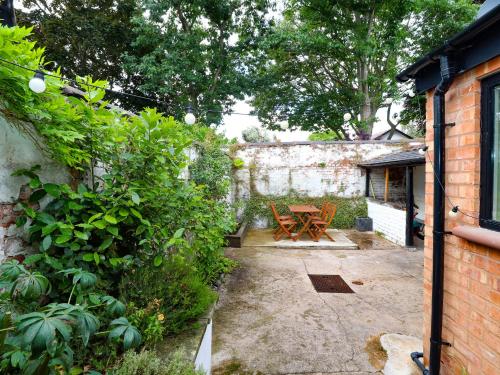 2 Ashby Place - image 10