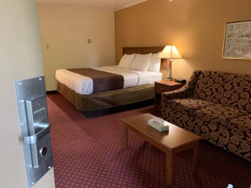 Red Carpet Inn & Suites Ebensburg