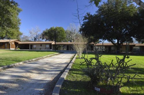 ทัศนียภาพภายนอกโรงแรม, Shiner Country Inn in โคลัมบัส (TX)