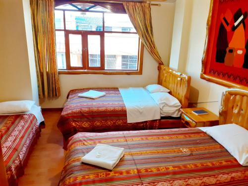 2 double beds, 1 twin bed