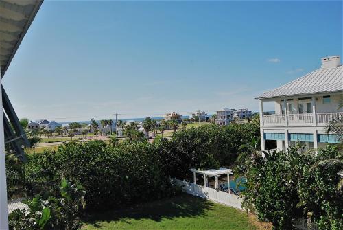 Four-Bedroom Holiday Home image 2