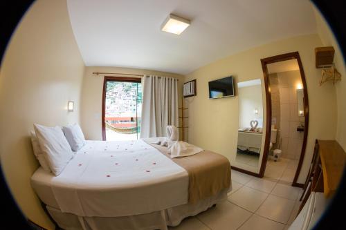 Double Room with Balcony image 2
