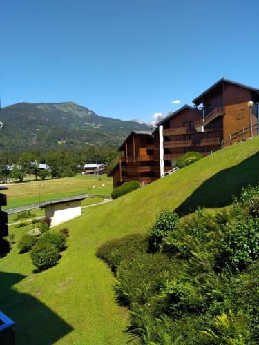 Apartment with Mountain View