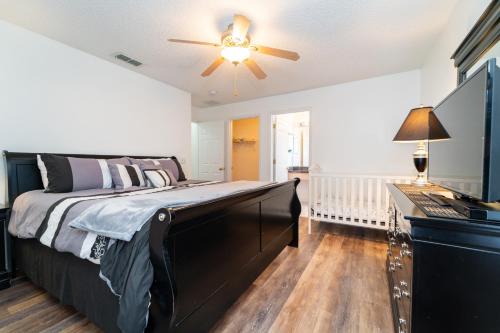 87631 7-Bdrm's*Games Room*Hot Tub*Water View! - image 4