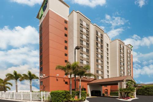 Holiday Inn Express & Suites - Nearest Universal Orlando