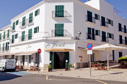  Jeni & Restaurant, Pension in Es Mercadal